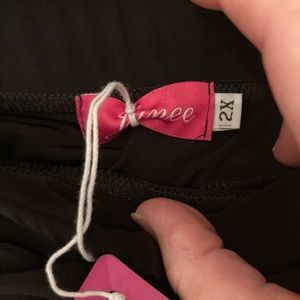 XXL.  Fits a size 10/ 12.never worn was a gift but didn’t fit